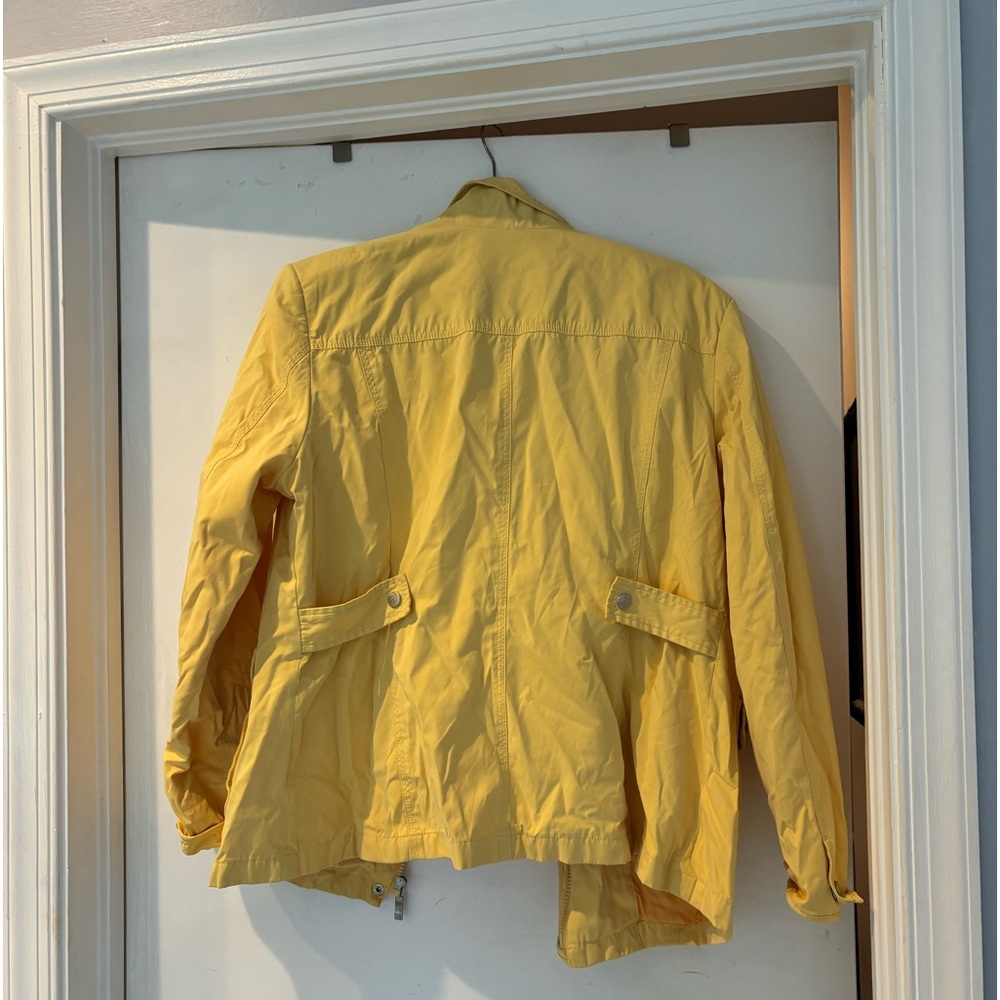 Utex: Winter/spring yellow jacket for the outdoors. Utex size large